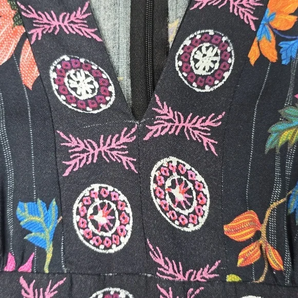 Urban Romantics black floral maxi dress featuring a V-neckline - Picture 6 of 6